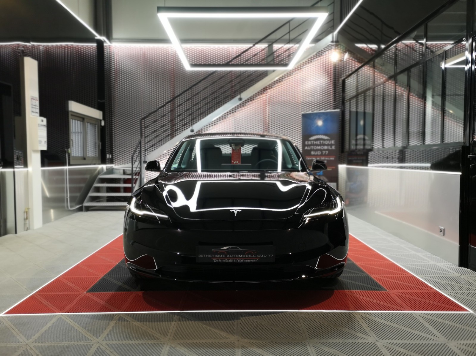 Comment protéger la carrosserie de ma Tesla Model 3 et Model Y avec un film PPF Xpel ou une céramique Gtechniq à Le Châtelet-en-Brie en Seine et Marne.