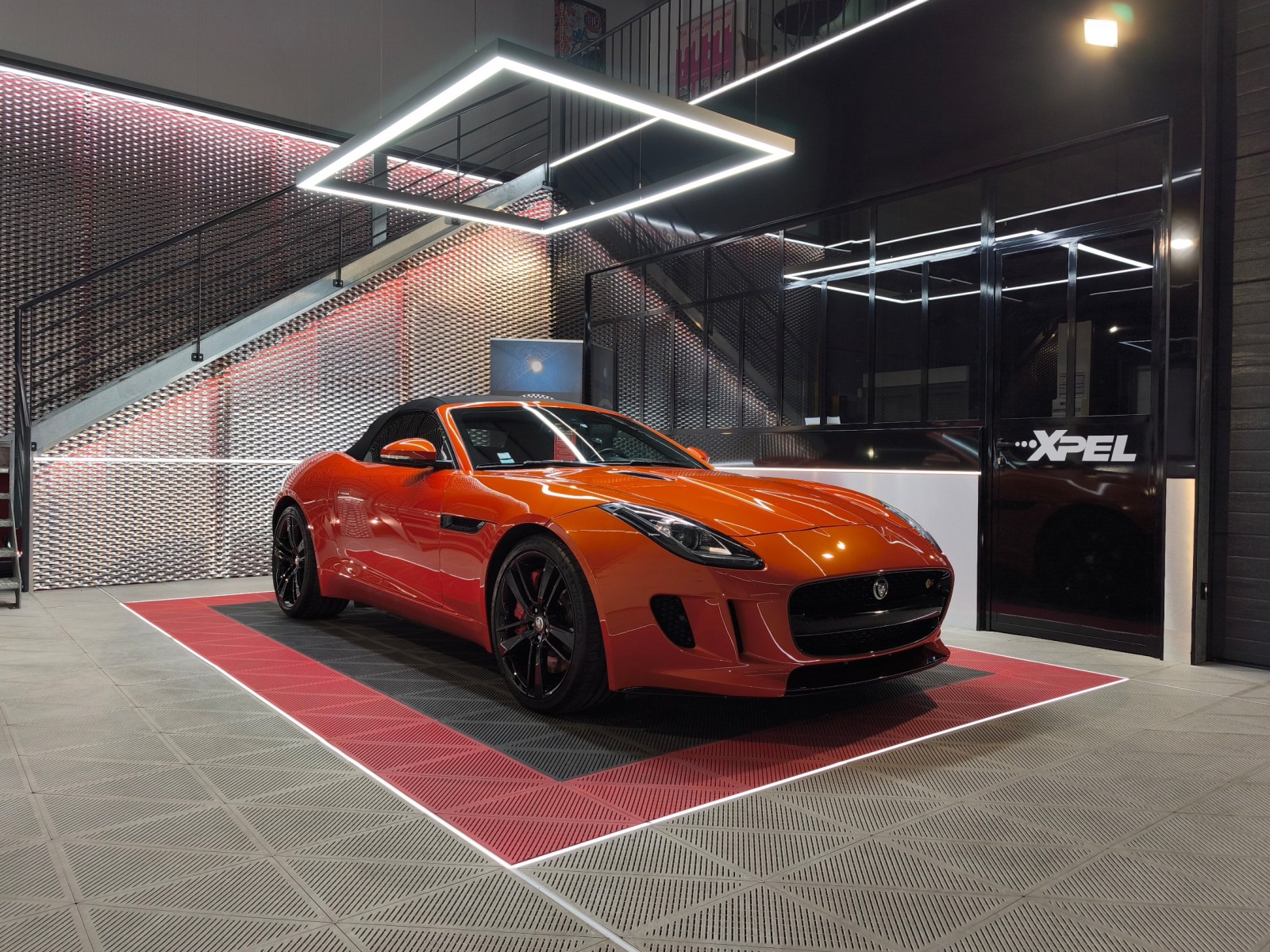 Detailing et traitement céramique Gtechniq sur Jaguar F-TYPE S proche de Samoreau avec Esthétique Automobile Sud 77