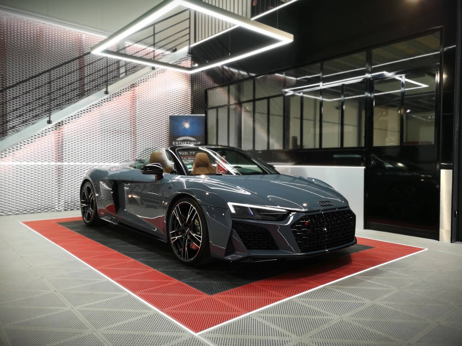 Pourquoi installer un film de protection XPEL sur une Audi R8 Spyder V10 chez Esthétique Automobile Sud 77 proche de Paris ?