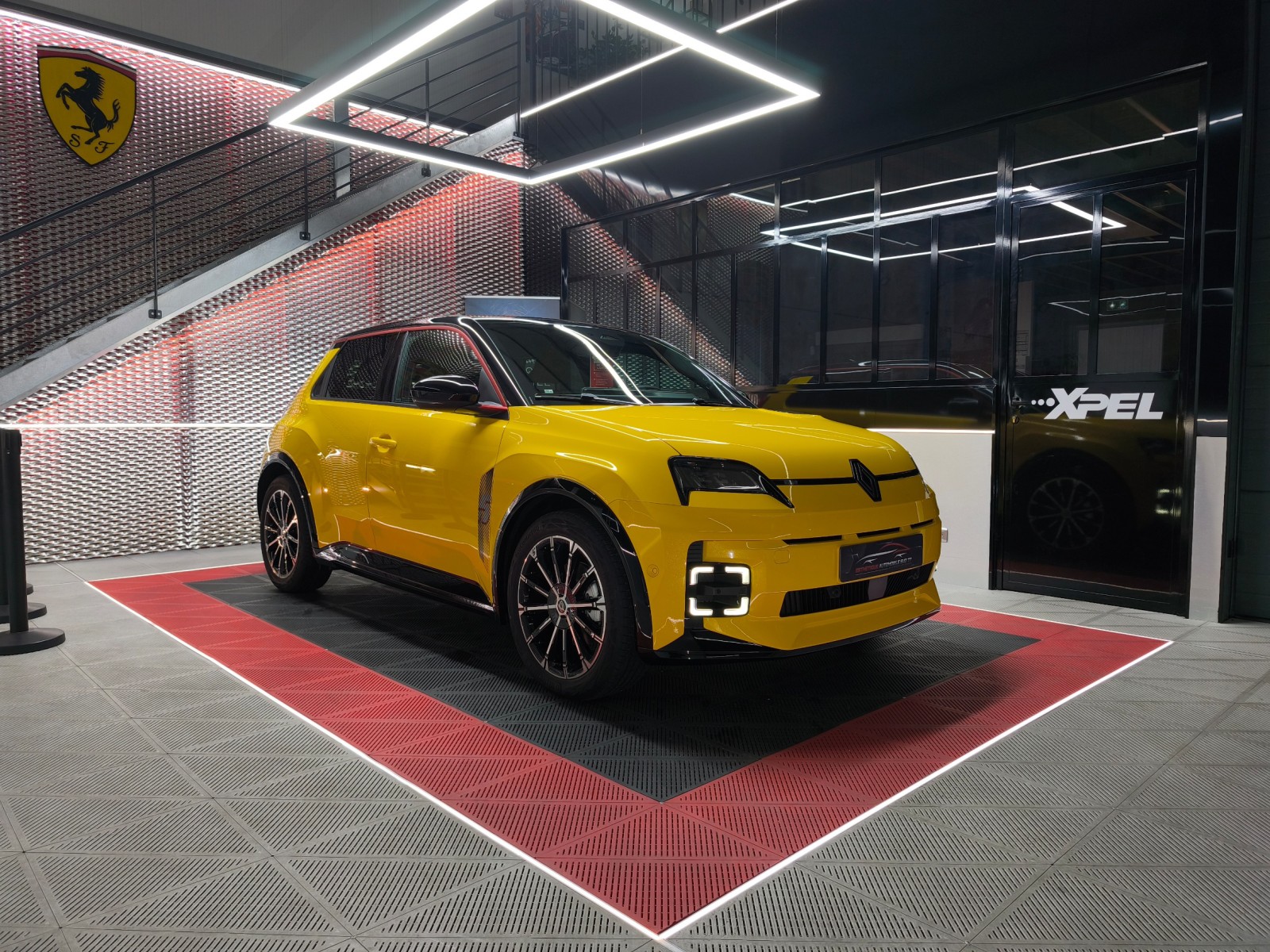 La Renault 5 E-Tech ICONIC: application d'une protection film PPF XPEL transparente par Esthétique Automobile Sud 77.