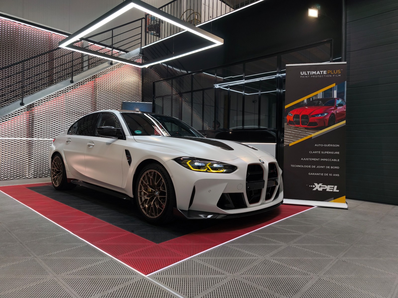 Application d'un film de protection PPF XPEL mat et brillant sur l'intégralité de cette M3 CS de 2024 par le centre Esthétique Automobile Sud 77 proche de Paris.