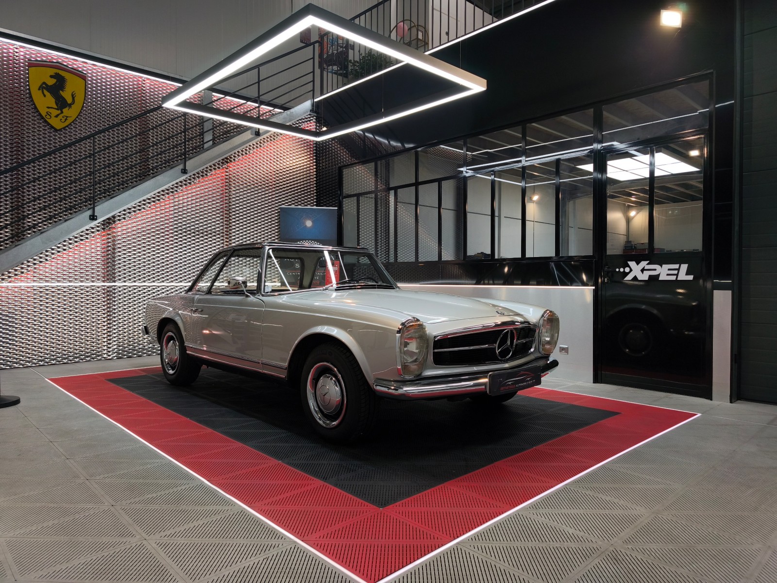 Faire rénover et traiter une Mercedes pagode 250 SL chez Esthétique Automobile Sud 77 Paris avec un traitement céramique Gtechniq
