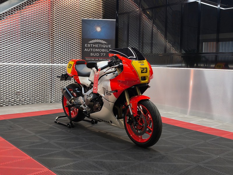 Réaliser un traitement céramique Gtechniq sur YAMAHA XSR 900 GP chez Esthétique Automobile Sud 77 près de Paris 