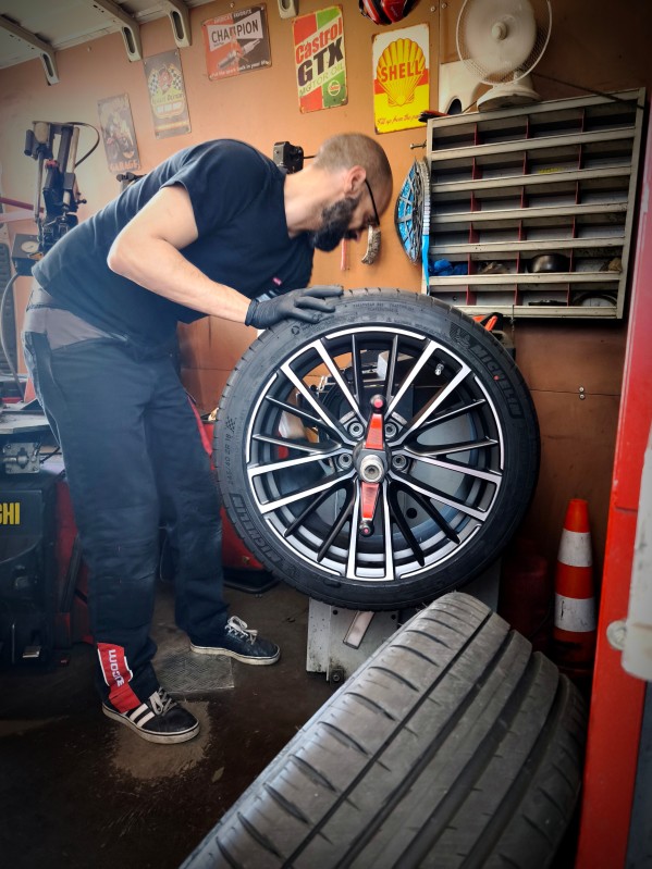 Montage de pneus et mécanique automobile  Le châtelet en brie 77 JD SERVICES 