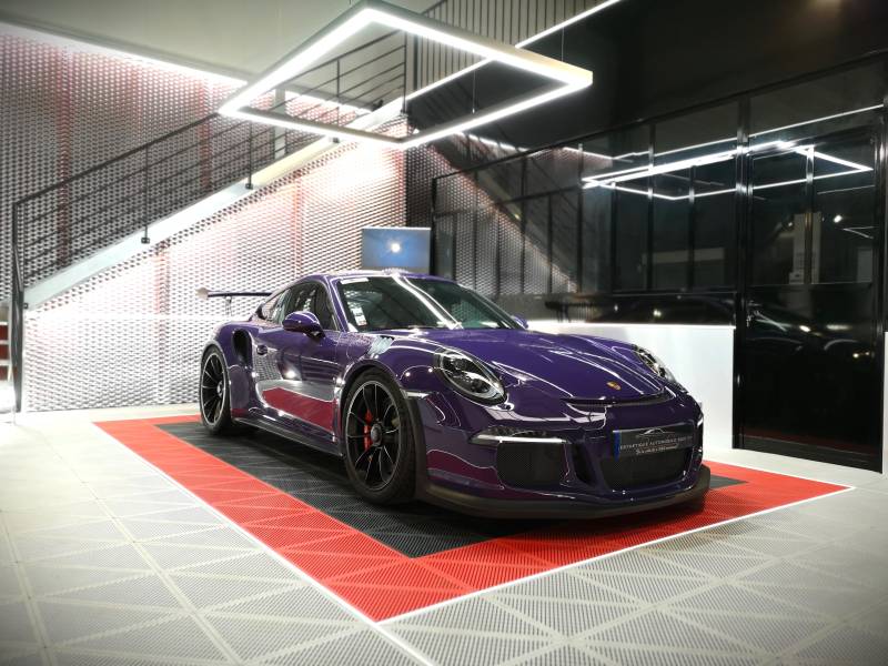 Devis pose de film PPF XPEL transparent sur voiture de luxe dans un centre de detailling spécialisé Esthétique automobile sud 77  proche de Fontainebleau en Seine et Marne