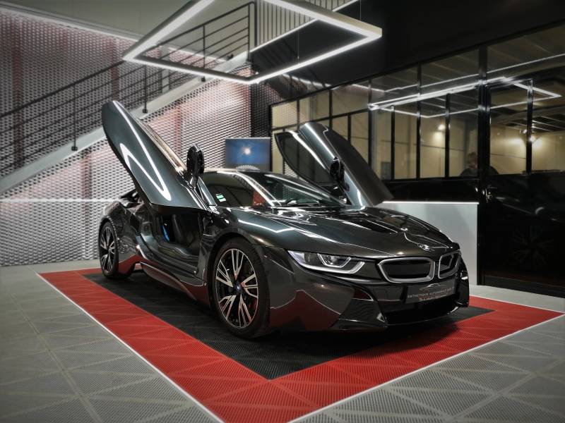 Un lustrage et une brillance parfaite sur la BMW I8
