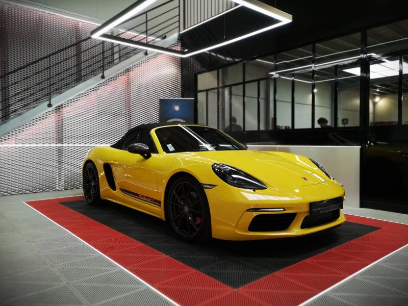 Detailing et lustrage chez Esthétique Automobile Sud 77 sur Porsche 718 Boxster T de couleur 
