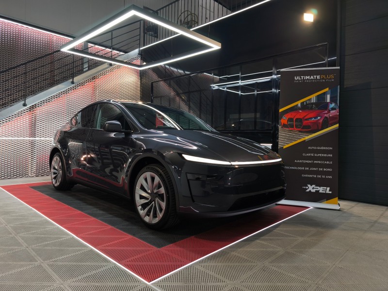 TESLA MODEL Y Juniper installation d'un film PPF XPEL avec traitement céramique Gtechniq chez Esthétique Automobile Sud 77 près de Paris